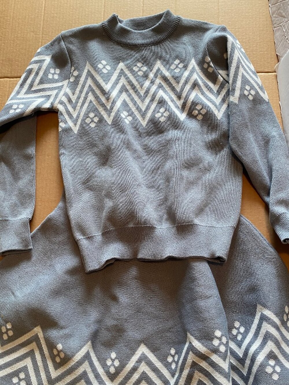 Girls Size 10 Sweater Skirt 2 Piece Set Gray White NWOT (Intl Size 15 see Measu)